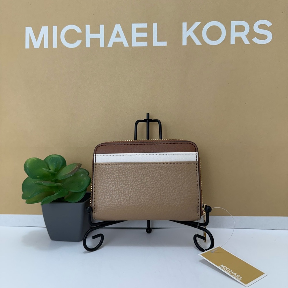 Michael Kors card Holder - Picture 5 of 8